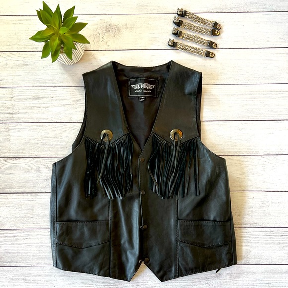 🌾 Vintage Fringe Leather Vest with Chain Extensions - Picture 1 of 6